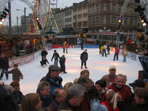 Weihnachten 2004 - Weihnachtliches Eislaufvergnügen in der City
