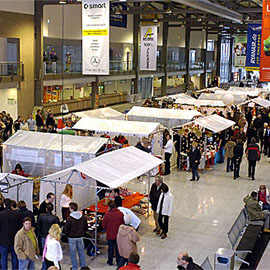 Weihnachtsmarkt im Flughafen Weeze
