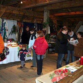 Weihnachtsmarkt in der Bachritterburg Weihnachtsmarkt in der Bachritterburg