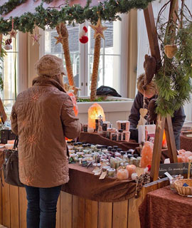 Weihnachtsmarkt in und um die Wandelhalle Weihnachtsmarkt in und um die Wandelhalle