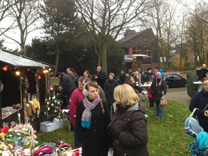 Weihnachtsmarkt und Tannenbaumverkauf Weihnachtsmarkt und Tannenbaumverkauf