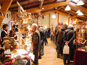 Weihnachtsmarkt der Kunsthandwerker im Kulturhof Itzehoe Weihnachtsmarkt der Kunsthandwerker im Kulturhof Itzehoe