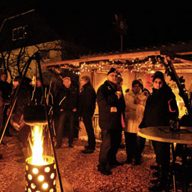 Romantischer Weihnachtsmarkt in Hirschberg Romantischer Weihnachtsmarkt in Hirschberg