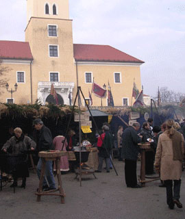 Weihnachtsmarkt auf Schloss Dürnkrut Weihnachtsmarkt auf Schloss Dürnkrut