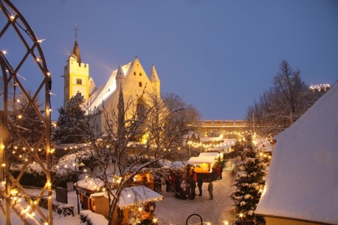 Ingelheimer Weihnachtsmarkt an der Burgkirche