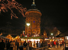 Mannheimer Weihnachtsmarkt am Wasserturm