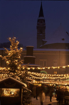 Salzburger Christkindlmarkt auf dem Domplatz Salzburger Christkindlmarkt auf dem Domplatz
